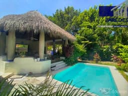 C101 En Venta casa 3 recamaras Alberca amplia Terreza en Ixtapa