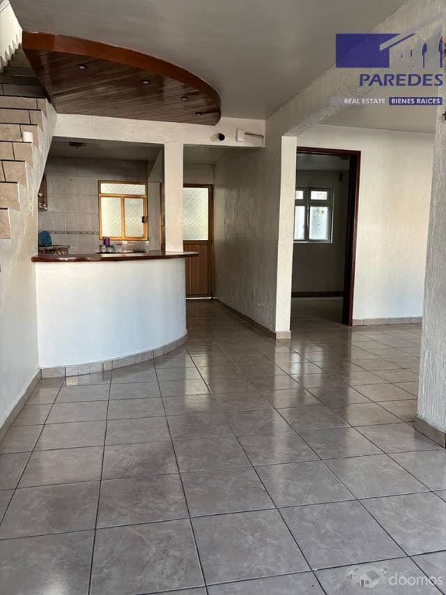 C127 Casa en Venta, con 2 departamentos Muy cerca de Av. Acueducto Morelia
