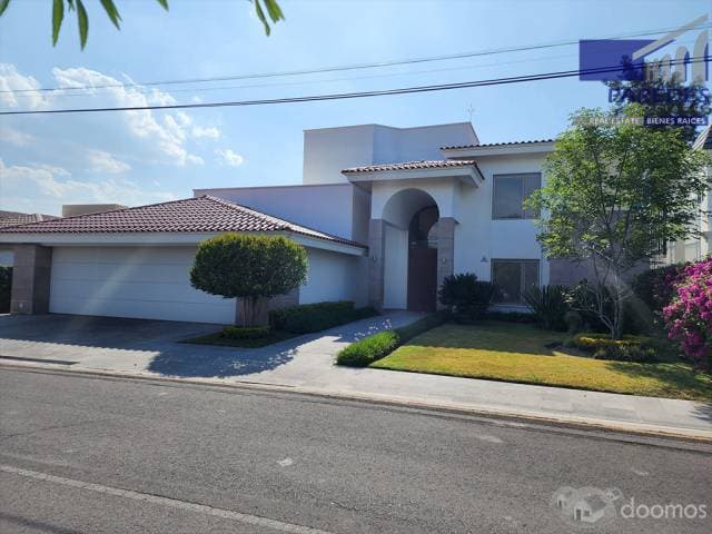 GC104 Casa en Venta en Fracc Club Campestre de 5 Recámaras en Celaya Guanajuato