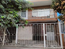 Casa en Venta con usos de suelo, las Bóvedas, Zapopan, Jalisco