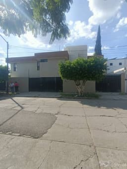 Casa venta en esquina en Col. Arbide, León