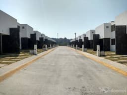 casa con dos niveles en venta.
