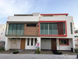 Casa Nueva Valle Imperial Terminado de Lujo
