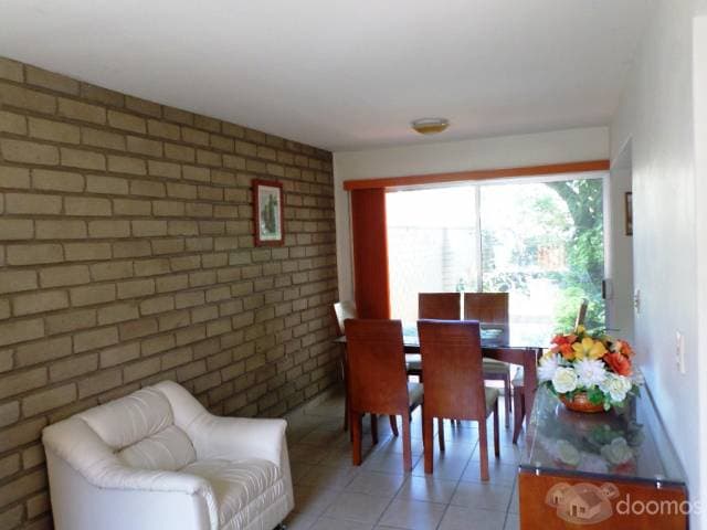 CASA EN EXCELENTE UBICACION Y SERVICIOS — foto 2