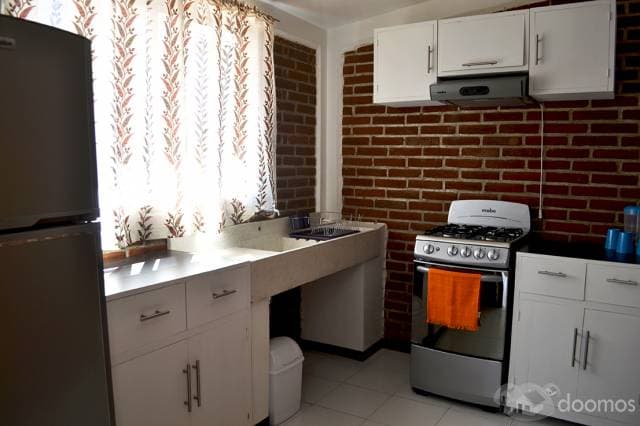 RENTA DE DOS CUARTOS EN CASA AMUEBLADA — foto 2