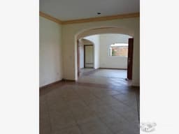 CASA CON ALBERCA EN RENTA EN ZONA RESIDENCIAL