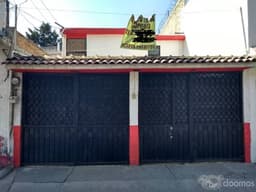 CASA MUY BIEN UBICADA