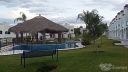 CASA CON ALBERCA EN MAGNIFICA UBICACION
