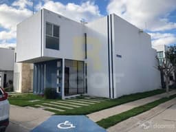 Casa en VENTA en PRIVADA en Soledad de G.S. EN ESQUINA!