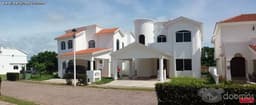 Casa en residendial Club real