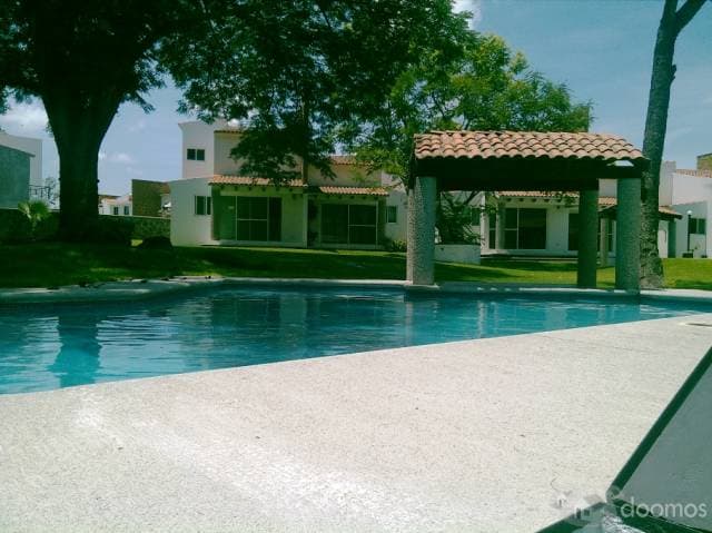 AGRADABLE CASA EN CONDOMINIO CON ALBERCA — foto 7