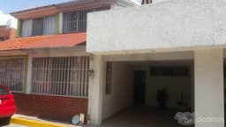 CASA EN PRADOS AGUAZUL  “junto a MAYORAZGO” CONJUNTO CERRADO