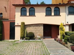 Casa en Fraccionamiento en Zona Comercial de Metepec