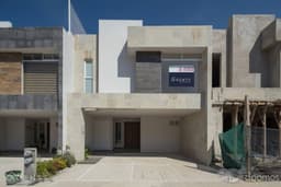 Casa nueva en fraccionamiento privado con 3 recámaras y opción a una 4ta en PB. Jardín y roof garden