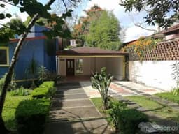 HERMOSA CASA EN ZONA RESIDENCIAL BRIONES