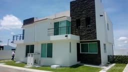 CASA RESIDENCIAL CON ALBERCA EN EXCELENTE COSTO