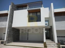 Casa de 3 NIVELES!!. PREVENTA!. Alto Lago residencial....