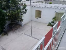 AMPLIA CASA, CALLE CERRADA