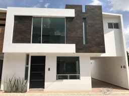 Preciosa Casa en nuevo fraccionamiento atrás de Plaza San Diego con excelentes acabados, amplia y cómoda. 3 recámaras