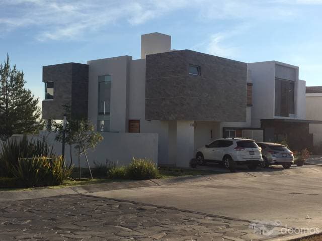 Casa en Los Robles Residencial — foto 1
