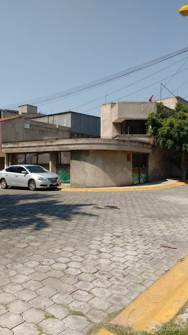 Casa sola en privada, frente a parque — foto 1