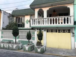 HERMOSA CASA DE 6 RECAMARAS CON CONSTRUCCION DE MAS DE 300.00 M2 SUPER UBICADA TODOS LOS SERVICIOS