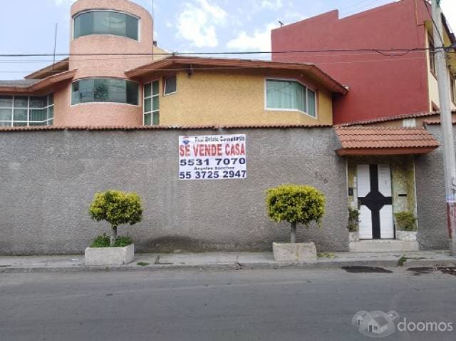 Preciosa Casa en Venta Estilo Colonial Moderno — foto 1