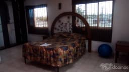 CASA EN FRACCIONAMIENTO ESMERALDA