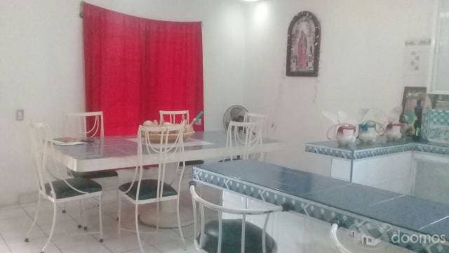 CASA AMPLIA EN COLONIA URIAS — foto 2