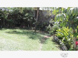 Casa en venta con doble terreno y alberca mucho jardin en Cumbres