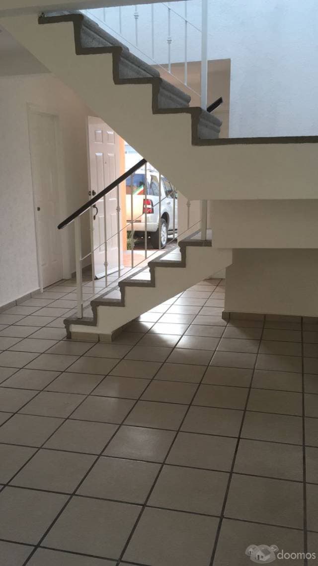 EXCELENTE CASA RECIÉN REMODELADA — foto 5