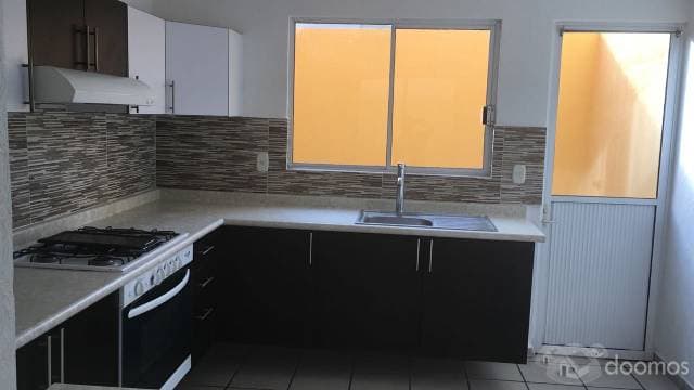 EXCELENTE CASA RECIÉN REMODELADA — foto 8