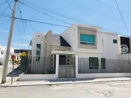 BELLA CASA EN VENTA EN RESIDENCIAL LOS REALES