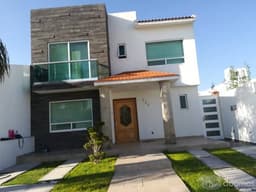 AMPLIA CASA, EXCELENTE OPORTUNIDAD, CENTRO ESTADO