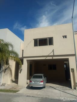 Casa en Renta en Zona Cumbres colonia privada con vigilancia 24 hrs