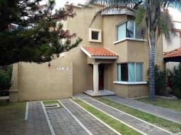 Al Norte Amplia Casa en Venta Cerca de Colosio Fracc. Trojes de Oriente OPORTUNIDAD
