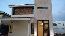 Residencial Las Plazas Casa Nueva en Renta