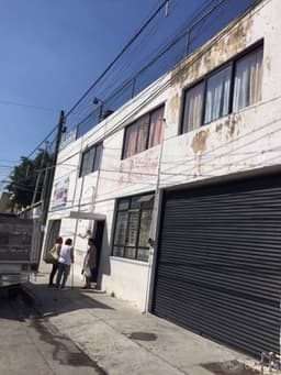 CASA EN VENTA ESQUINA CON LOCAL COMERCIAL