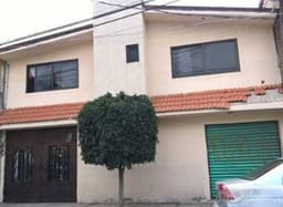 Agradable casa en venta. Benito Juárez. Cd. Nezahualcóyotl. 5 recamaras, $ 2,099,000.00 Buena Ubicación.