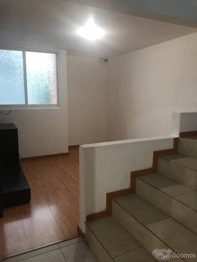 Amplia casa de 3 niveles — foto 4