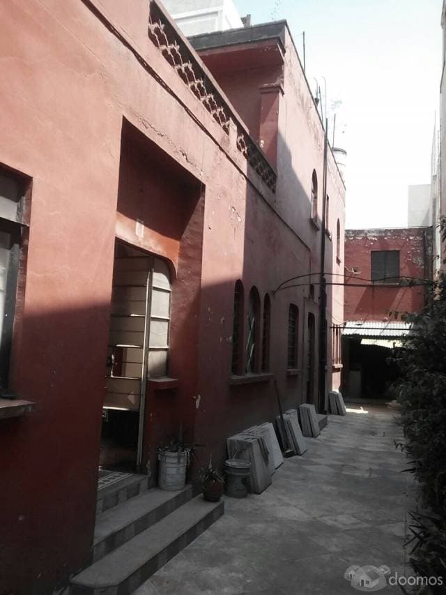 Casa de gran terreno en Col. Del Valle, en zona tranquila. — foto 2