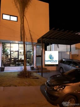 VENTA!!! Hermosísima casa en Fracc. Bosques del Valle (Por Cantera)