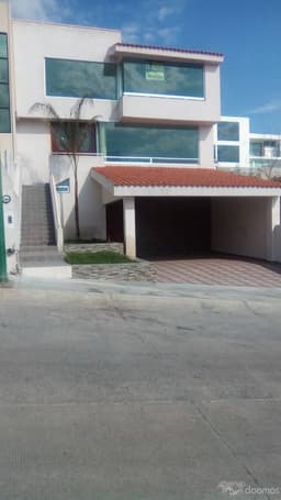 Renta casa Porta Fontana con vista al metropolitano y a la ciudad