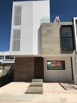Hermosa casa de diseño moderno en exclusivo residencial el Cancún “Residencial Arbolada”