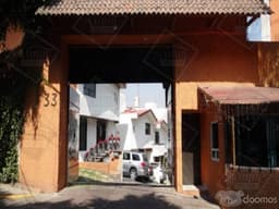 CASA EN VENTA CALLE TEPEHUANOS COL. TLALCOLIGIA