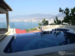 Casa en Joyas de Brisamar, cuenta con excelente vista a la Bahia.