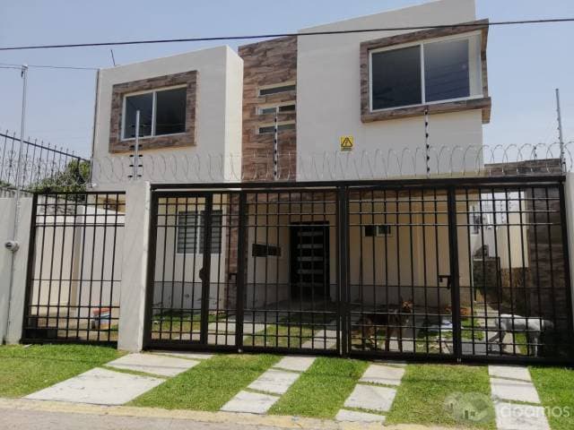 CASAS CON ALBERCA Y ÁREAS VERDES