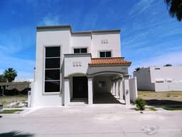 CASA EN VENTA PRIVADA FRACC. LAS VILLAS RESIDENCIAL (SECCION VILLA NIZZA) 4 RECAMARAS LOS MOCHIS SINALOA