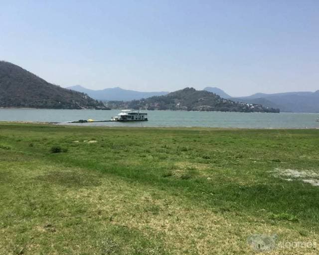 TERRENO A LA ORILLA DEL LAGO — foto 3