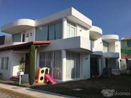 Preciosa Residencia en Arboledas de San Javier